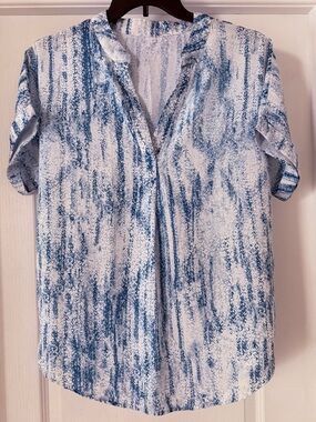 Women’s Blue and White Printed Short Sleeve Blouse